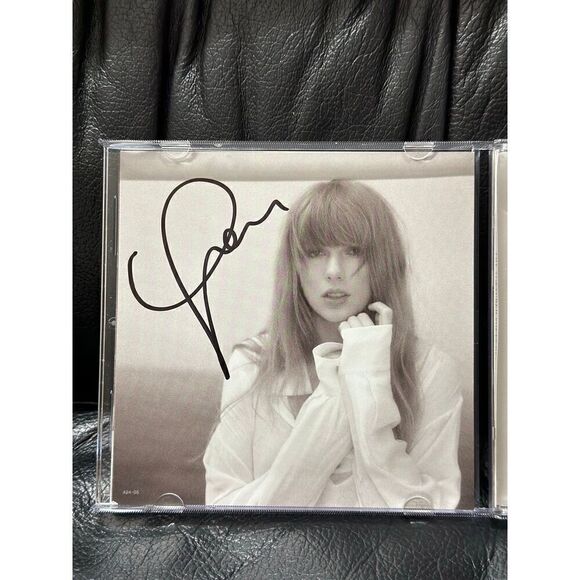 Taylor Swift Tortured Poets Department CD Bonus Manuscript Hand Signed Photo - Picture 2 of 6